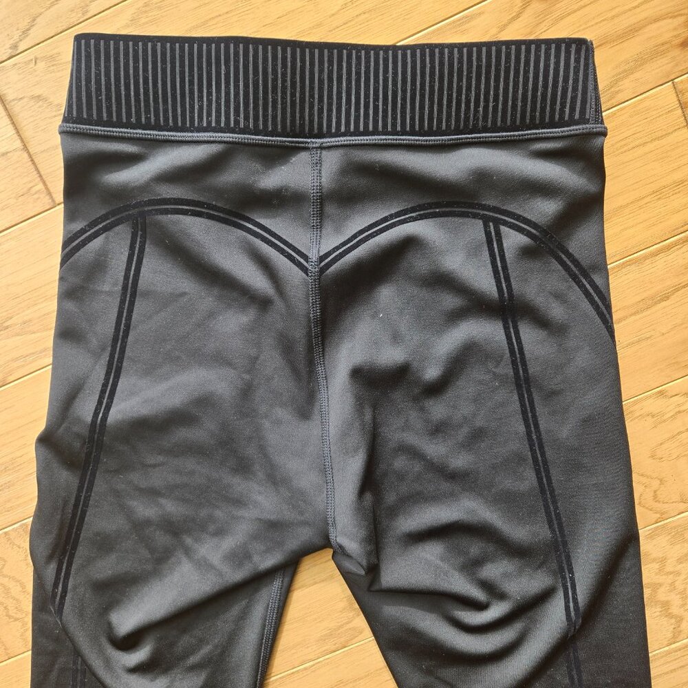ALO Yoga Airlift High-Waist 7/8 Line Up Legging in Black - Picture 7 of 8